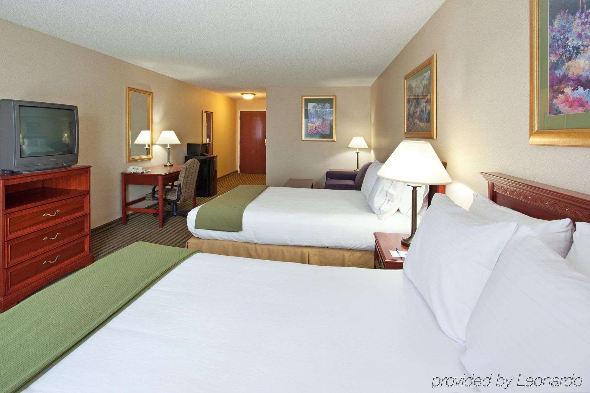 Holiday Inn Express Hotel & Suites Circleville By Ihg Buitenkant foto