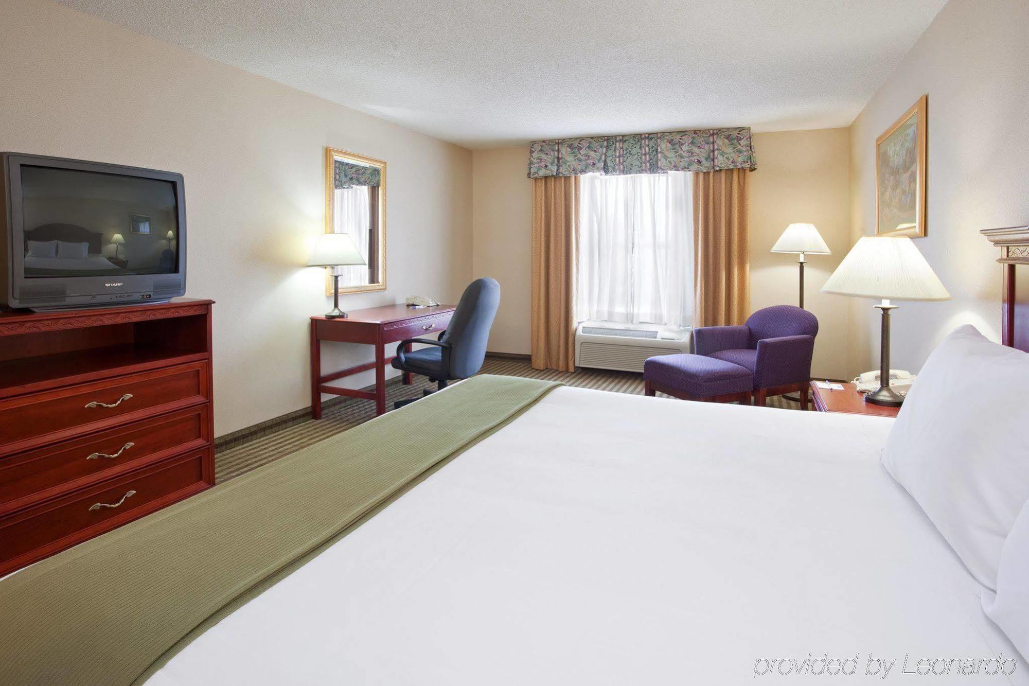 Holiday Inn Express Hotel & Suites Circleville By Ihg Buitenkant foto