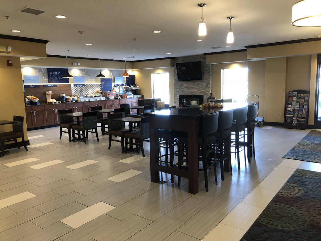 Holiday Inn Express Hotel & Suites Circleville By Ihg Buitenkant foto